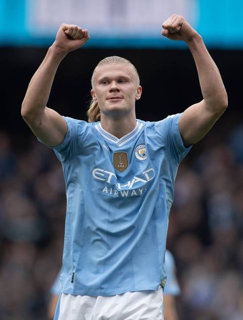 西蒙斯无球可打却成打工人天花板（无球可上场的西蒙斯，却活成了打工人天花板）