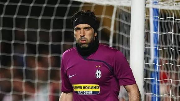 某队因违规遭重罚，官方回应惹争议（某队违规被重罚，官方回应引发争议）