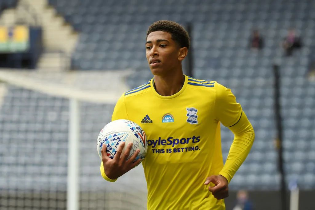 德转统计国家队出场时间前20：C罗、梅西前2，布冯、魔笛上榜（德转发布国家队出场时长TOP20：C罗、梅西包揽前二，布冯、莫德里奇上榜）