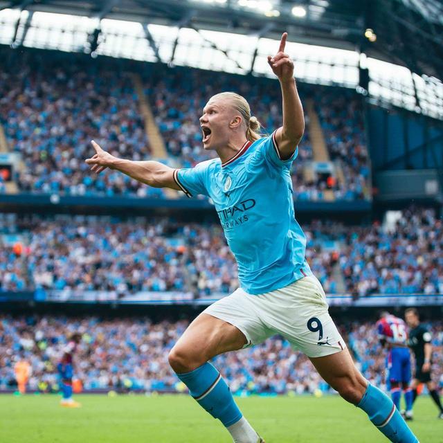 青岛西海岸晒视频：把口号带到诺坎普，老外喊“战斗青岛队”（青岛西海岸发布视频：将口号带到诺坎普，外籍球迷齐声高喊“战斗青岛队”）