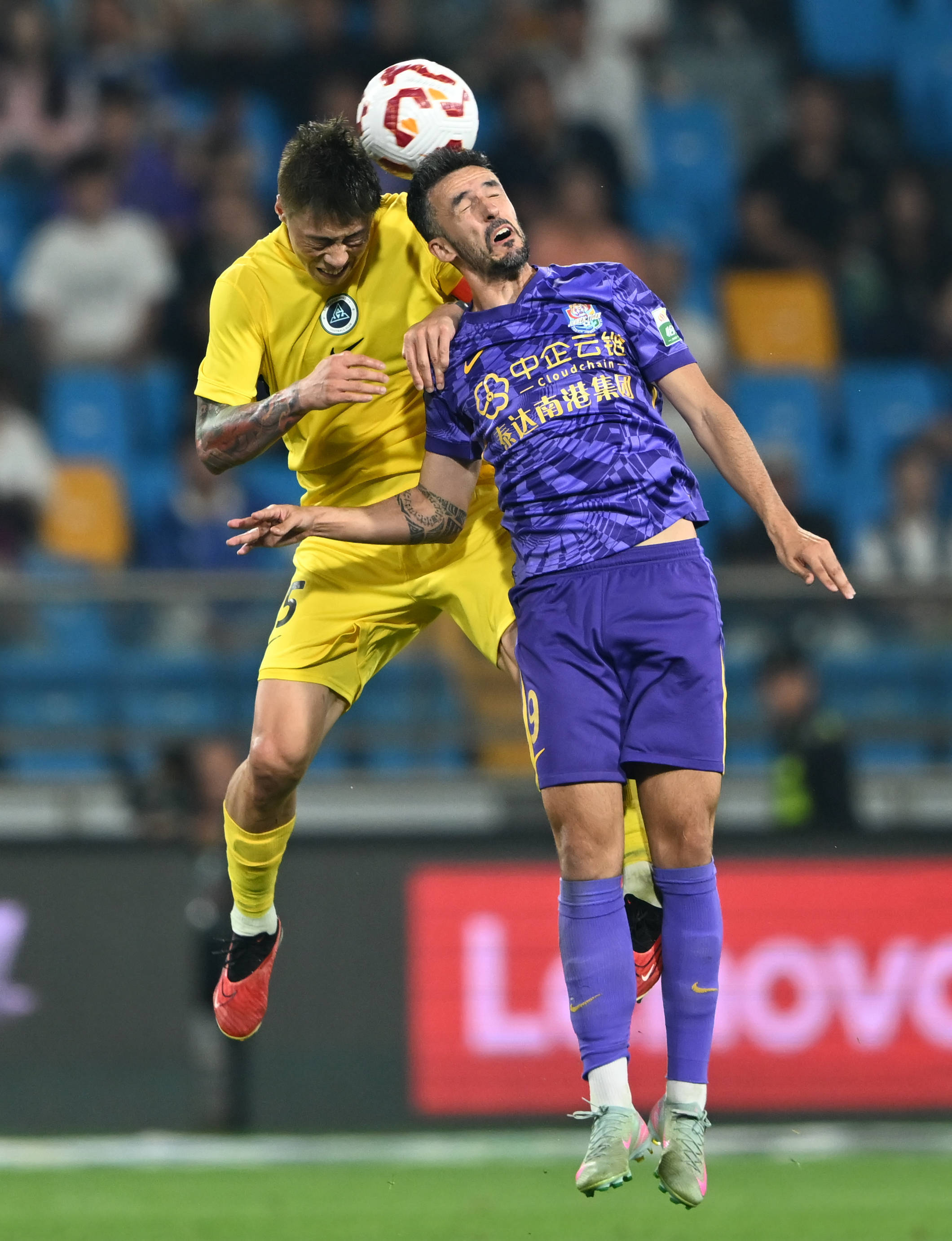 邵佳一谈成为国足主帅：正在家看电脑突然收到700多条信息（邵佳一谈出任国足主帅：在家看电脑时突收七百多条消息）