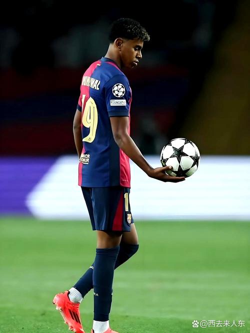 强强较量，巴黎vs拜仁是欧冠联赛阶段首次前两名球队直接交手（欧冠本阶段首次榜首之争：巴黎大战拜仁）