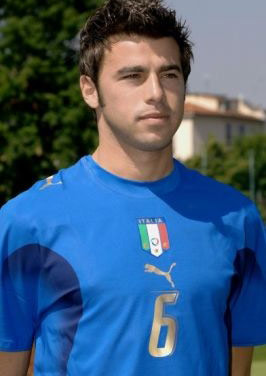 里程碑，萨比策完成多特生涯第100次出场（萨比策多特百场里程碑达成）