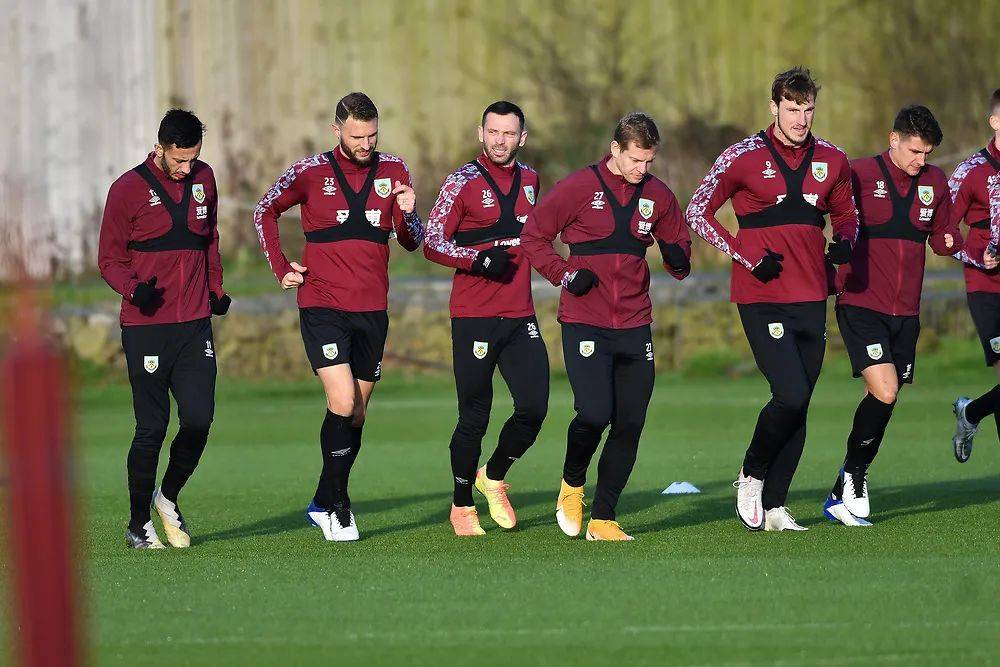 11球5助惊艳一赛季！王钰栋获2025年中超最佳青年球员（11球5助闪耀赛季，王钰栋加冕2025中超最佳青年球员）