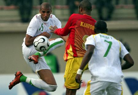 独行侠队记：浓眉表示他计划出战明天对阵火箭的背靠背比赛（独行侠记者：浓眉称计划出战明日背靠背对阵火箭的比赛）