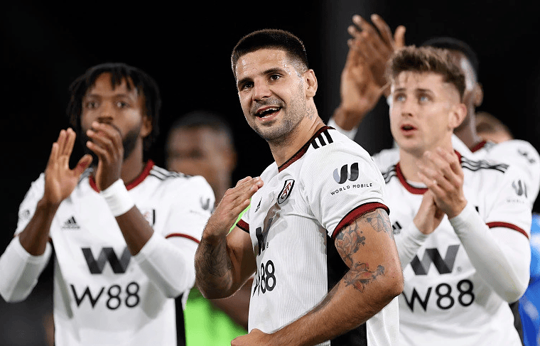 德甲最新积分战报 多特6轮不败稳居第3 差拜仁9分（德甲积分榜更新：多特近6轮不败稳坐第三，落后拜仁9分）