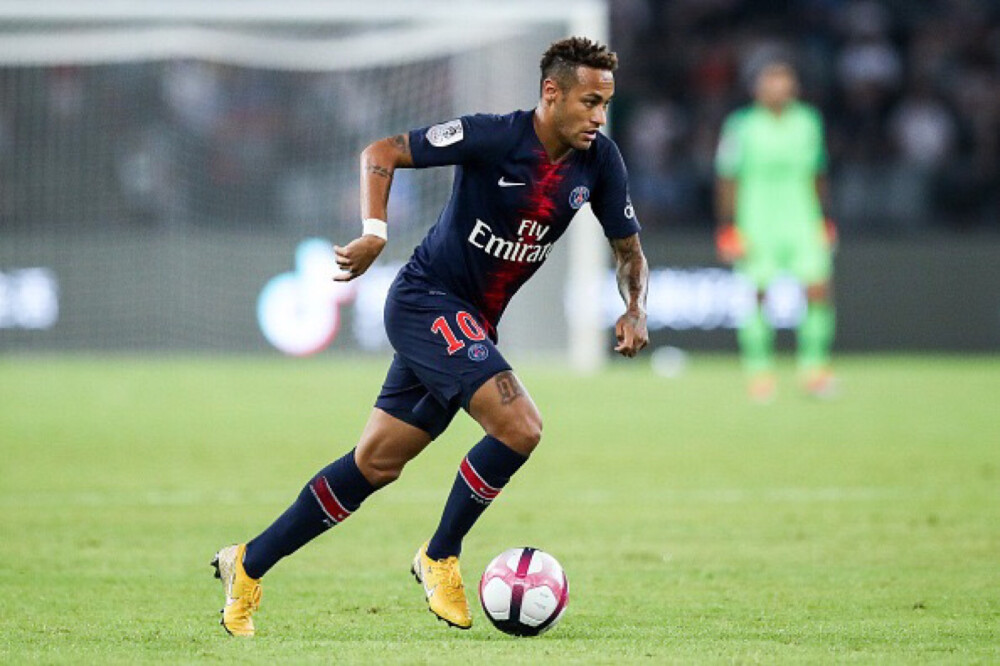 毫无竞争力，阿贾克斯本赛季欧冠5战全败仅进1球净负15球垫底（阿贾克斯欧冠表现低迷：5战皆负仅入1球，净负15球小组垫底）