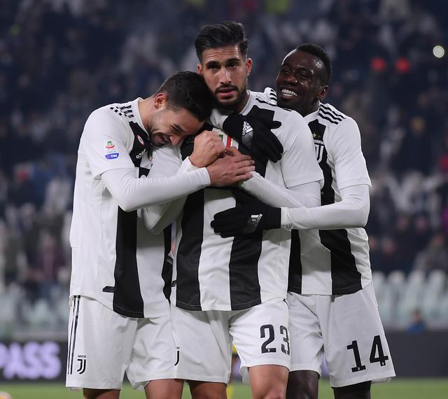 篮球CBA球队对阵激烈，比分胶着（CBA激战正酣，比分难分伯仲）