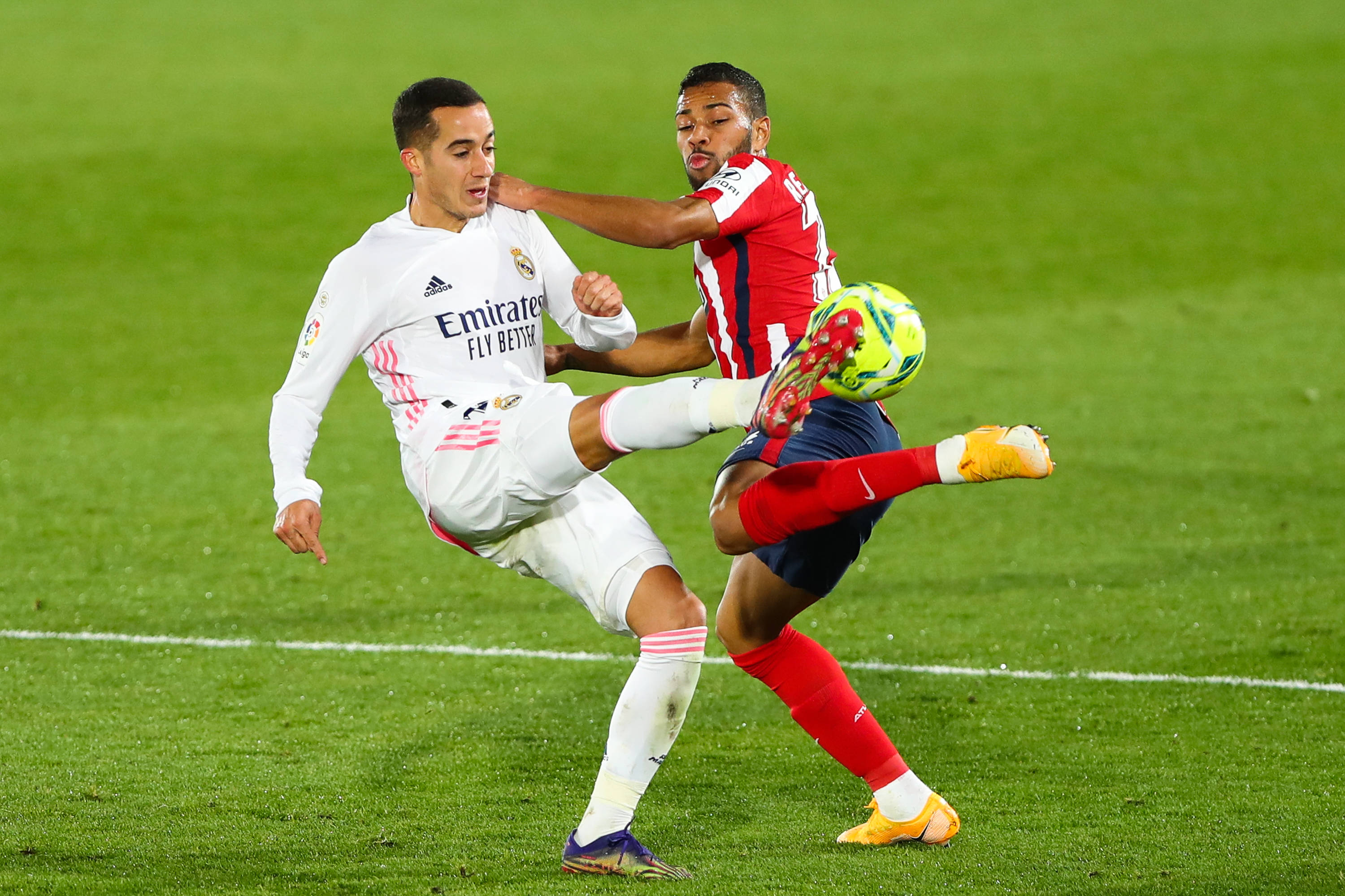 欧联3-4：42岁范佩西率荷甲第2遭罗甲第9绝杀，95分钟丢球酿悲剧（欧联3-4：42岁范佩西率荷甲次席队补时95分钟失守，遭罗甲第9绝杀）