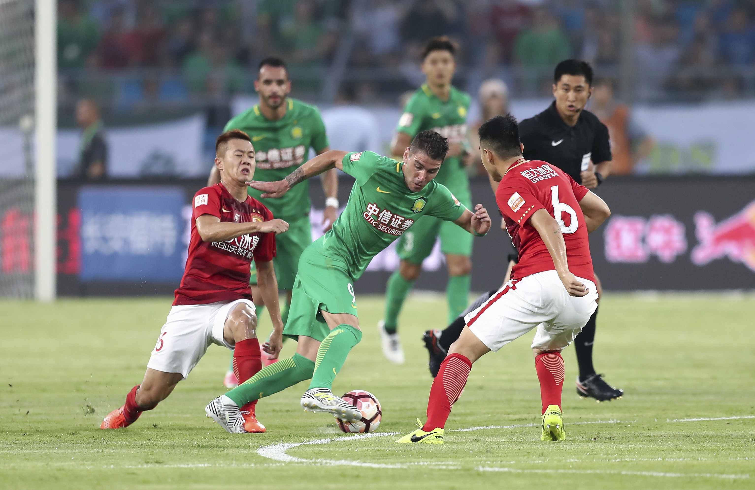 CBA球队战术分析：深圳队进攻策略,（CBA视角下的深圳队进攻战术解析）