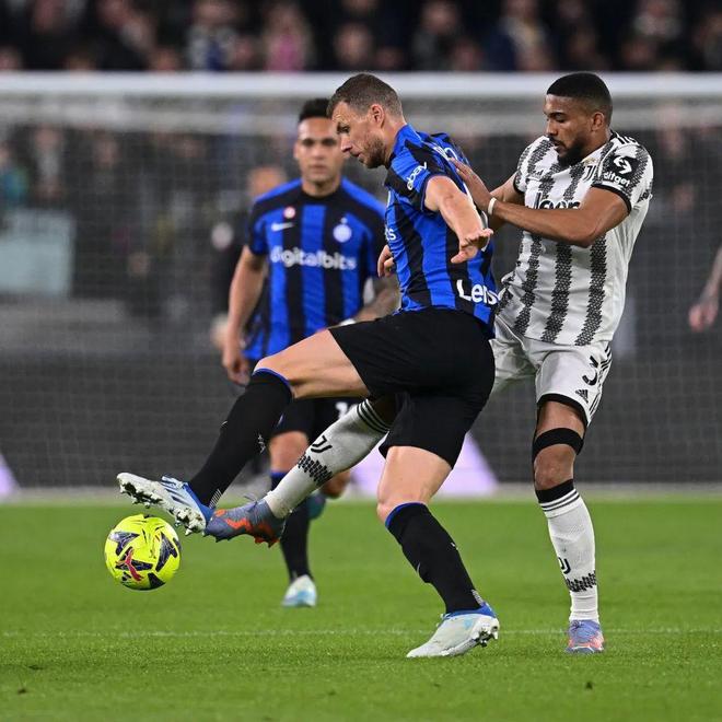 齐达内、贝克汉姆、大罗对线罗纳尔迪尼奥，梅西当时有多大？